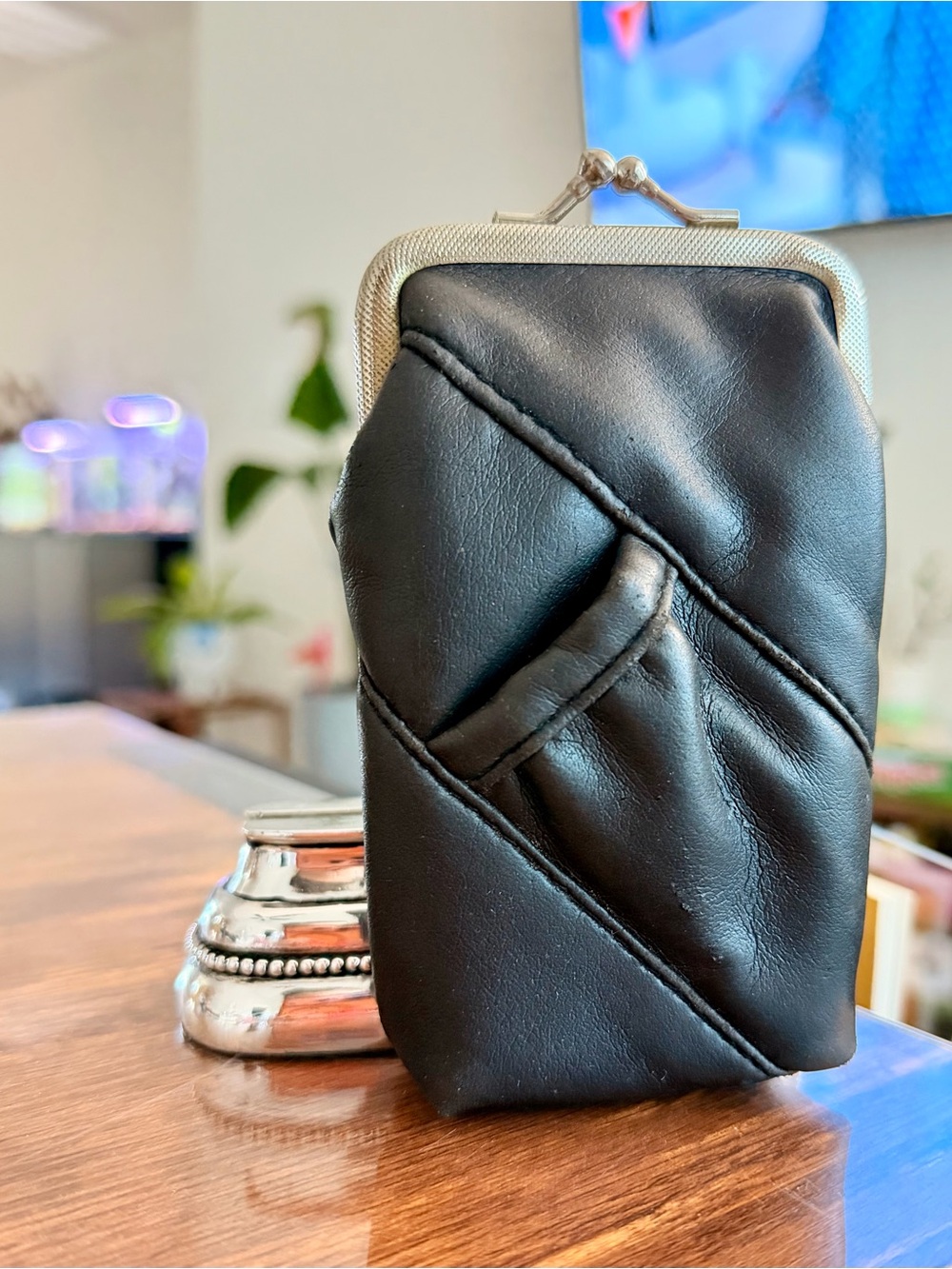 Vintage Black Kiss-Lock Pouch 🖤